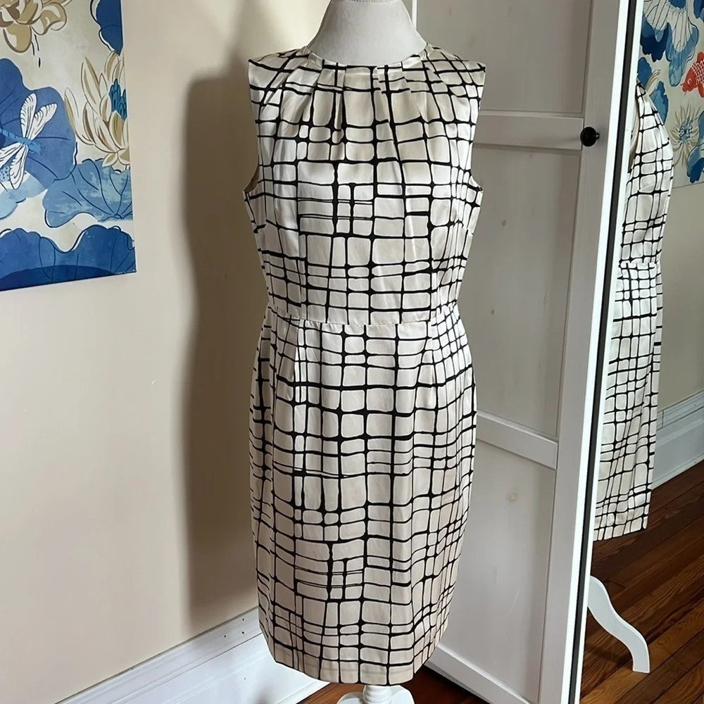 Banana Republic Silk Blend Black and Cream Shift Dress